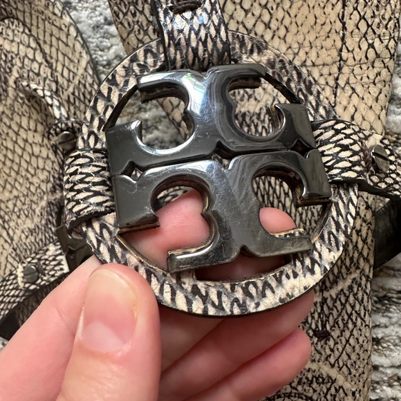 Tory Burch Snake Print Sandals with Black Logo - Picture 4 of 6